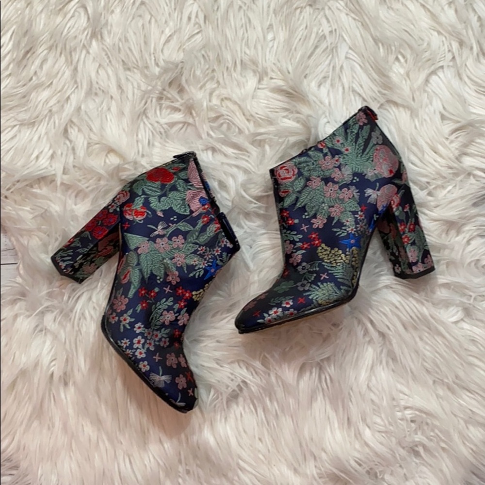 Sam Edelman Cambell Floral Brocade Booties sz 7